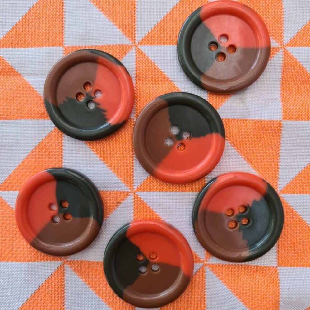 Button tricolor #1