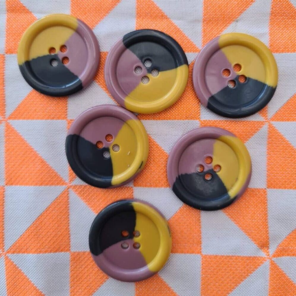 Button tricolor #2
