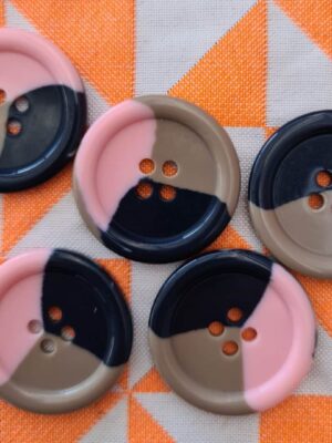 Button tricolor #4